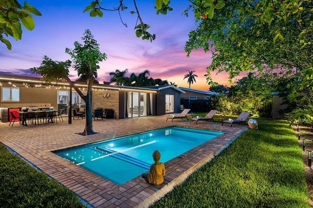 1 of 26 - 4311 Ne 15th Ave, Oakland Park, FL