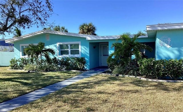 2 of 38 - 635 Barrett Dr, Merritt Island, FL