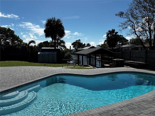5 of 38 - 635 Barrett Dr, Merritt Island, FL