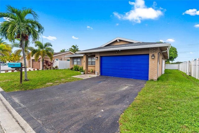 2 of 46 - 9701 Nw 83rd St, Tamarac, FL