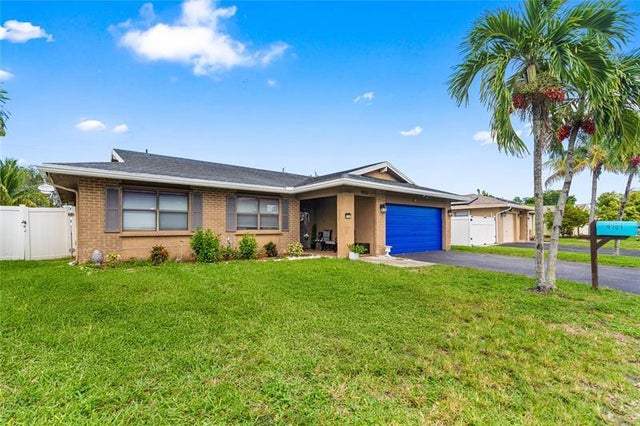 3 of 46 - 9701 Nw 83rd St, Tamarac, FL
