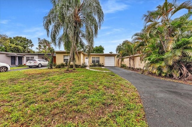1 of 39 - 1835 Park Ln, Fort Lauderdale, FL