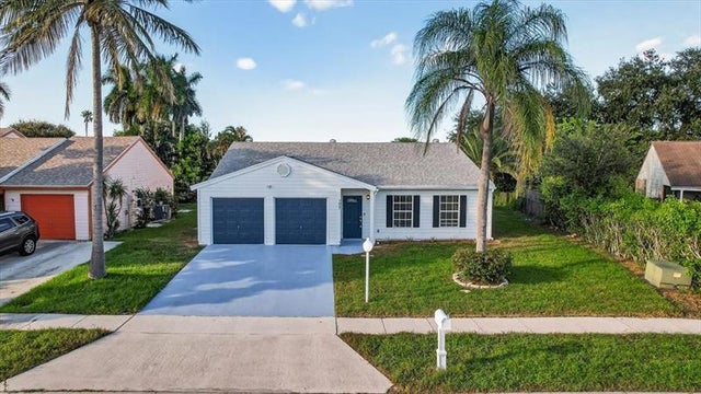 2 of 32 - 7867 Ridgewood Dr, Lake Worth, FL