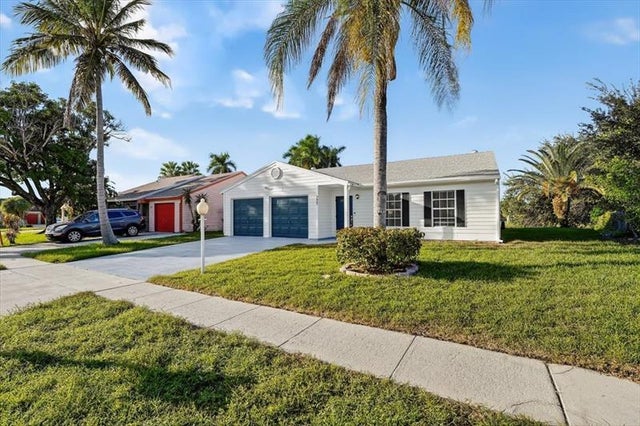 3 of 32 - 7867 Ridgewood Dr, Lake Worth, FL