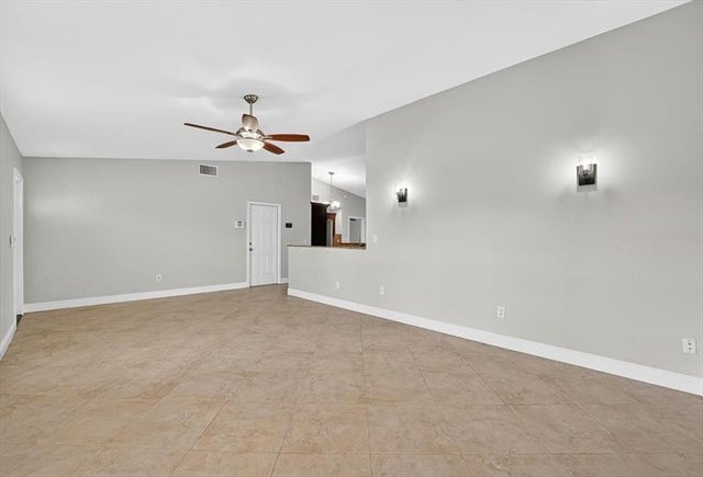 5 of 32 - 7867 Ridgewood Dr, Lake Worth, FL