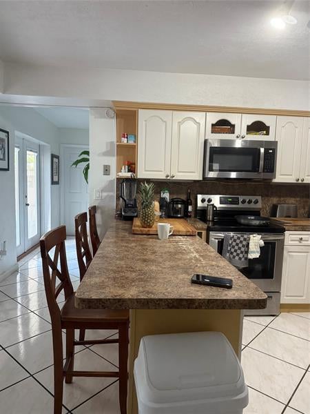 4 of 13 - 1370 Sw 32nd St, Fort Lauderdale, FL