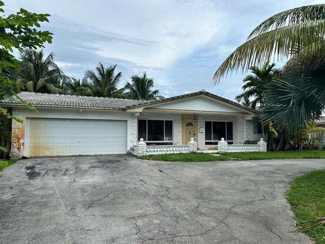 1 of 2 - 2081 Ne 27th St, Lighthouse Point, FL
