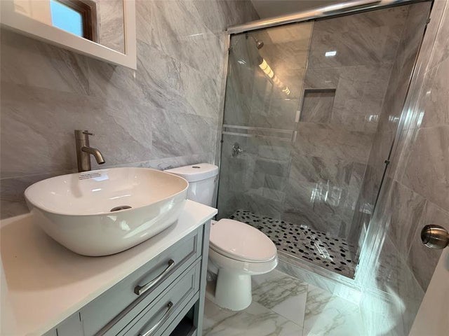2 of 11 - 4650 Sw 25th Ter, Dania, FL