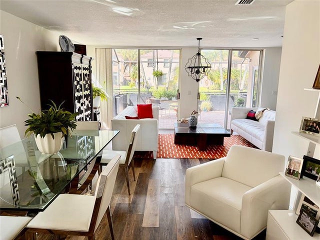 3 of 11 - 10843 Nw 12th Ct, Plantation, FL