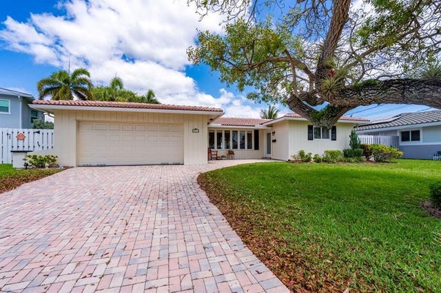 2 of 42 - 571 Se 12th St, Pompano Beach, FL