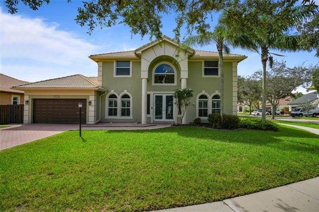 1 of 49 - 16566 N Mariposa Cir, Fort Lauderdale, FL