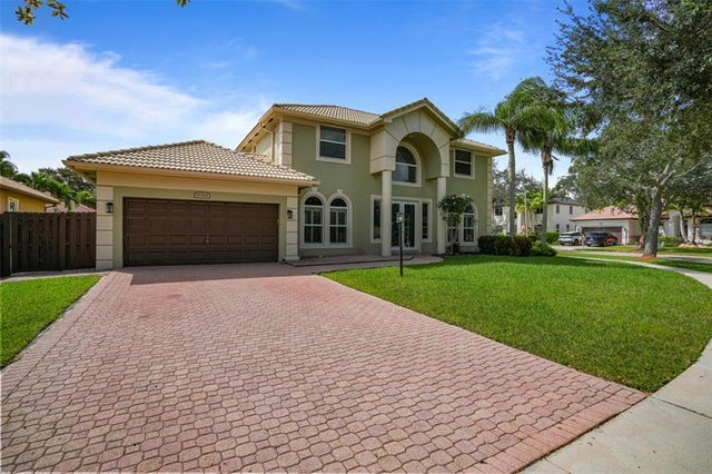 2 of 49 - 16566 N Mariposa Cir, Fort Lauderdale, FL