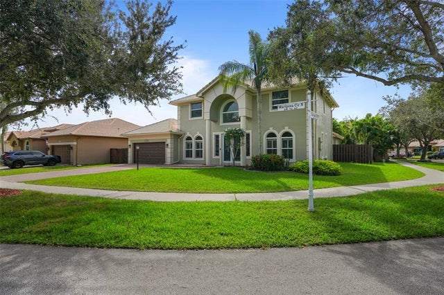 3 of 49 - 16566 N Mariposa Cir, Fort Lauderdale, FL