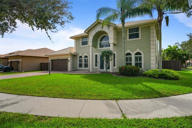 4 of 49 - 16566 N Mariposa Cir, Fort Lauderdale, FL