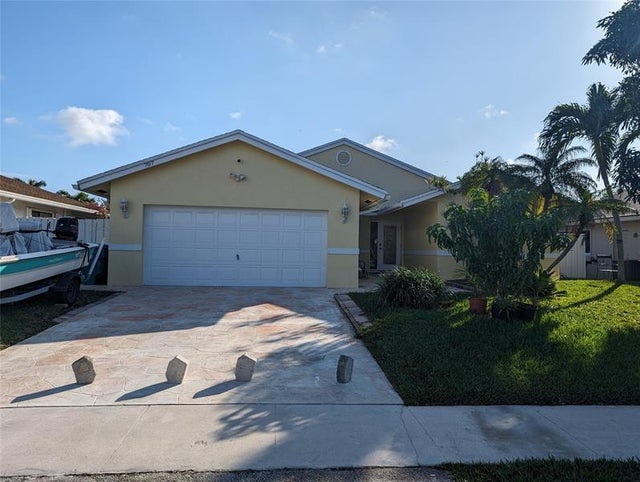 2 of 26 - 707 Se 3rd Ave, Dania, FL