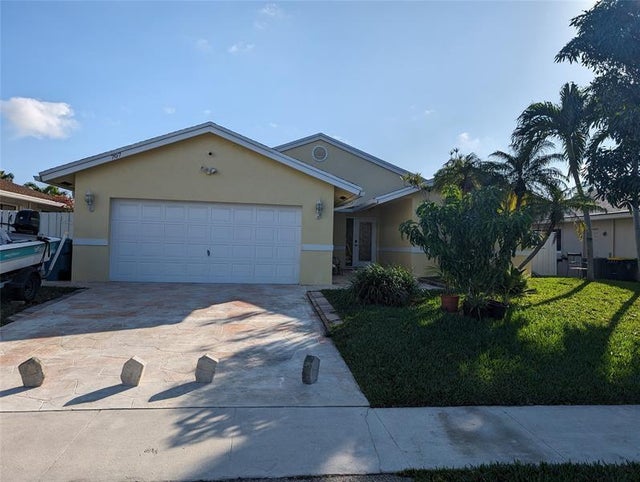 3 of 26 - 707 Se 3rd Ave, Dania, FL