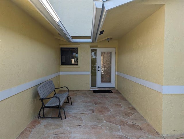 4 of 26 - 707 Se 3rd Ave, Dania, FL