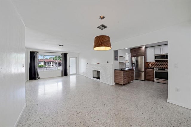 4 of 36 - 615 N 32nd Ave, Hollywood, FL