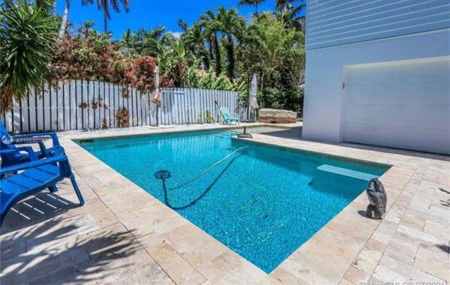 3 of 32 - 1550 Tyler St, Hollywood, FL