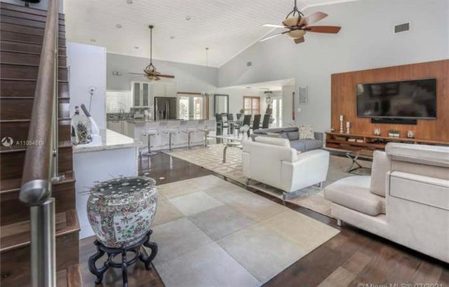 5 of 32 - 1550 Tyler St, Hollywood, FL