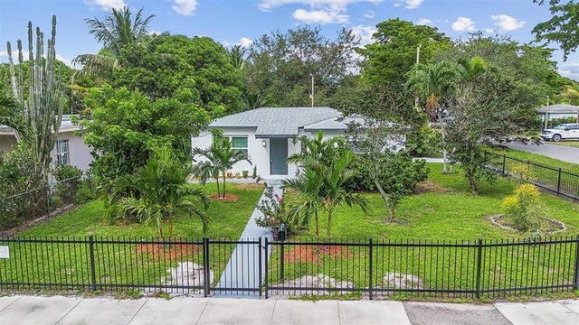 2 of 28 - 1005 Nw 123rd St, North Miami, FL