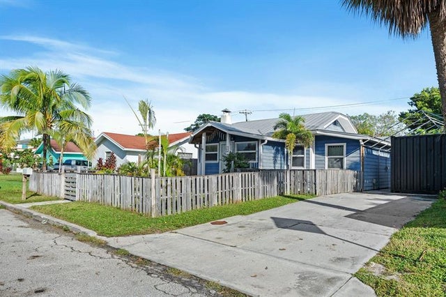 2 of 44 - 709 Omar Rd, West Palm Beach, FL