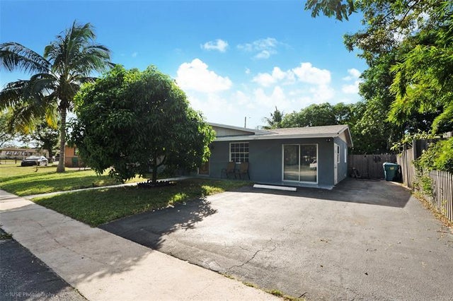 4 of 21 - 1211 Nw 50th Ave, Lauderhill, FL