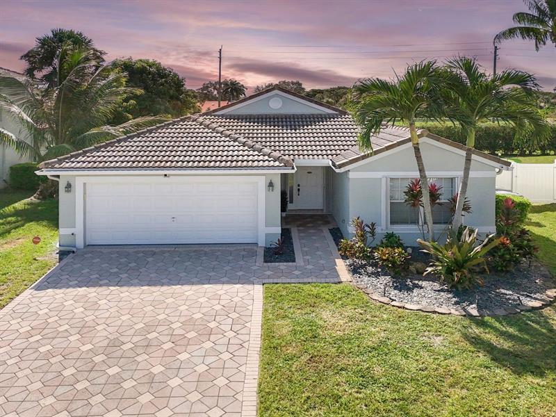 8260 Palm Gate Dr, Boynton Beach