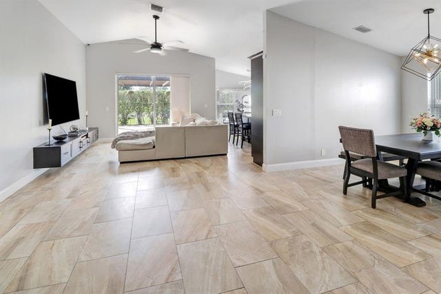 4 of 33 - 8260 Palm Gate Dr, Boynton Beach, FL