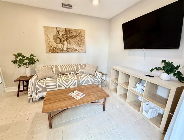 3 of 24 - 2200 Ne 19th Ave, Wilton Manors, FL