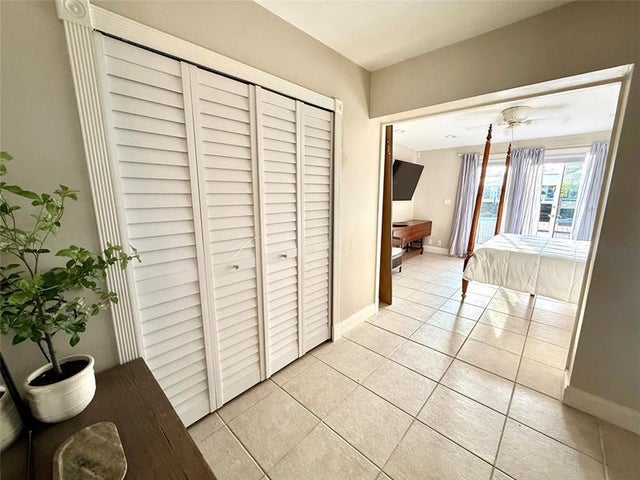 4 of 24 - 2200 Ne 19th Ave, Wilton Manors, FL