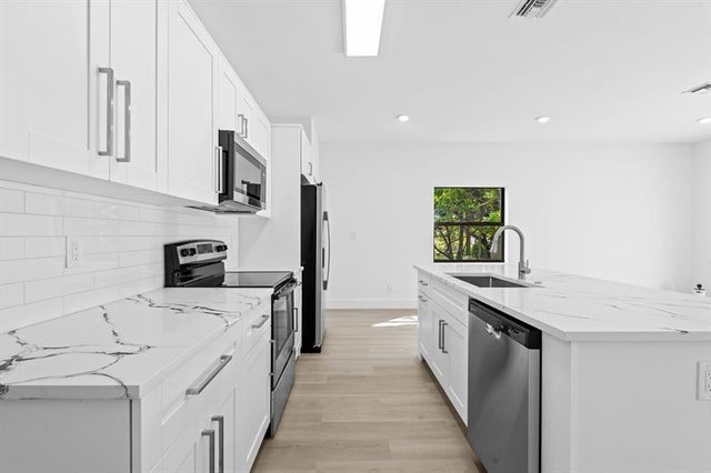 5 of 24 - 2810 Nw 7th Street, Fort Lauderdale, FL