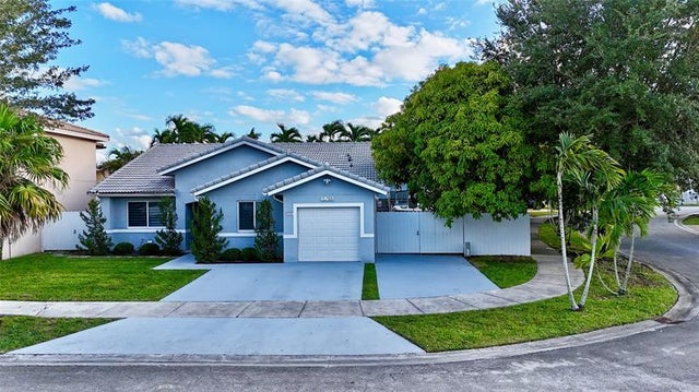 1 of 26 - 15788 Sw 77th St, Miami, FL