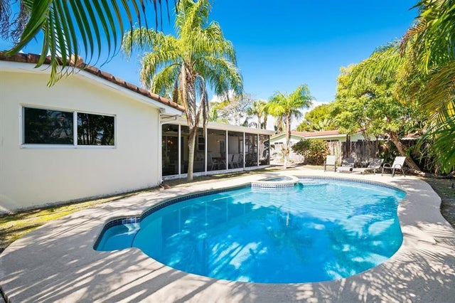 1 of 25 - 806 Se 9th Ave, Deerfield Beach, FL