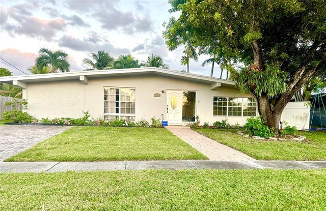 1 of 1 - 2204 W River Dr, Margate, FL