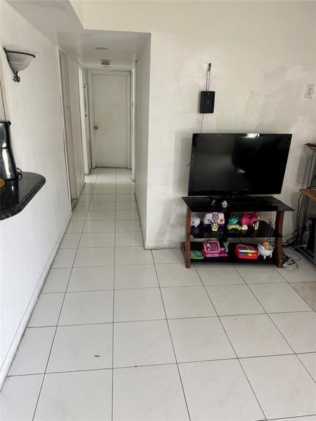 4 of 8 - 2757 Sw 7th St, Fort Lauderdale, FL