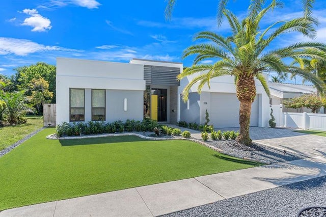 2 of 55 - 318 Ne 25th St, Wilton Manors, FL