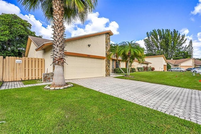 4 of 40 - 5411 Nw 87th Ave, Lauderhill, FL