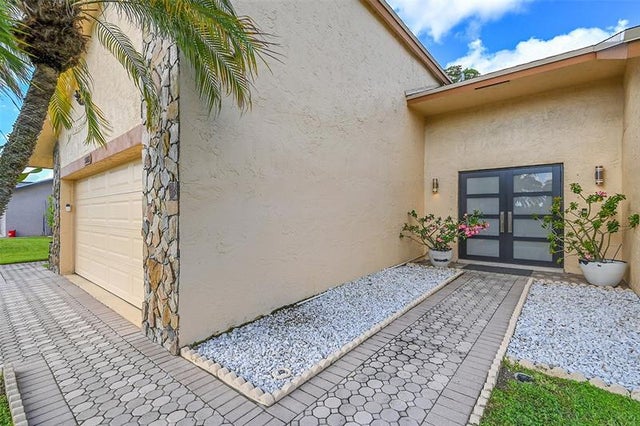 5 of 40 - 5411 Nw 87th Ave, Lauderhill, FL