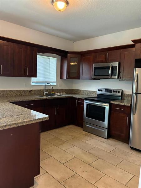 5 of 12 - 2746 Nw 13 Ct, Fort Lauderdale, FL