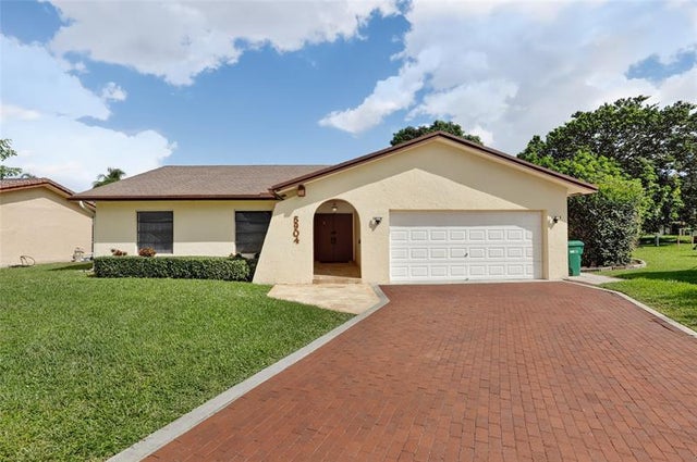 1 of 36 - 5904 Blue Beech Ct, Tamarac, FL