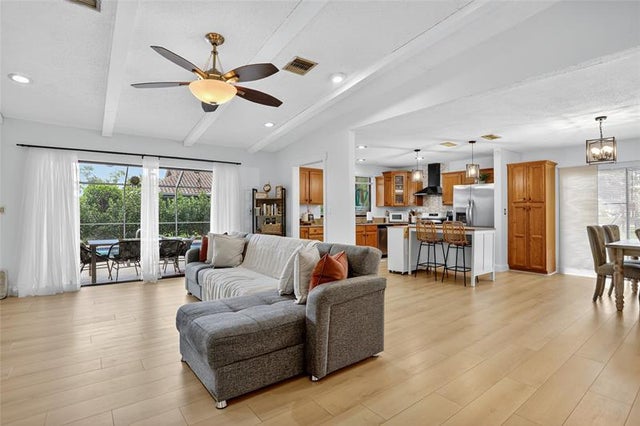 4 of 36 - 5904 Blue Beech Ct, Tamarac, FL