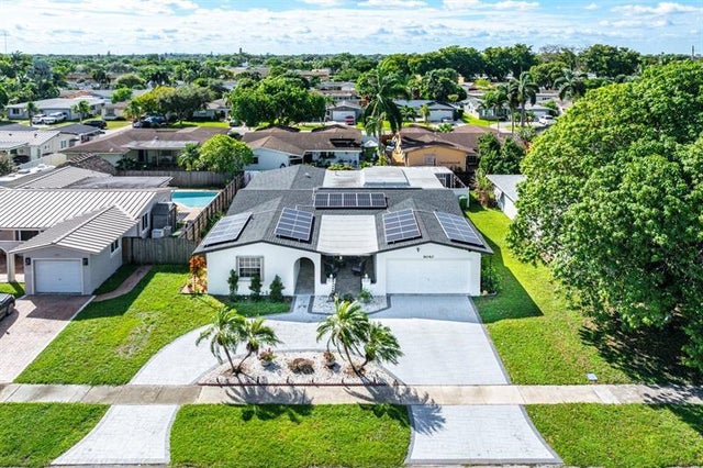 2 of 35 - 9040 Nw 20th St, Pembroke Pines, FL