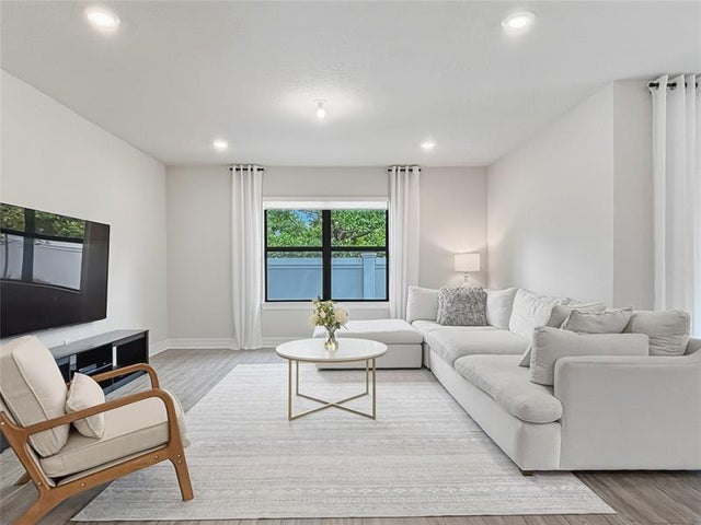 2 of 35 - 2960 Shortleaf Ave, Oakland Park, FL
