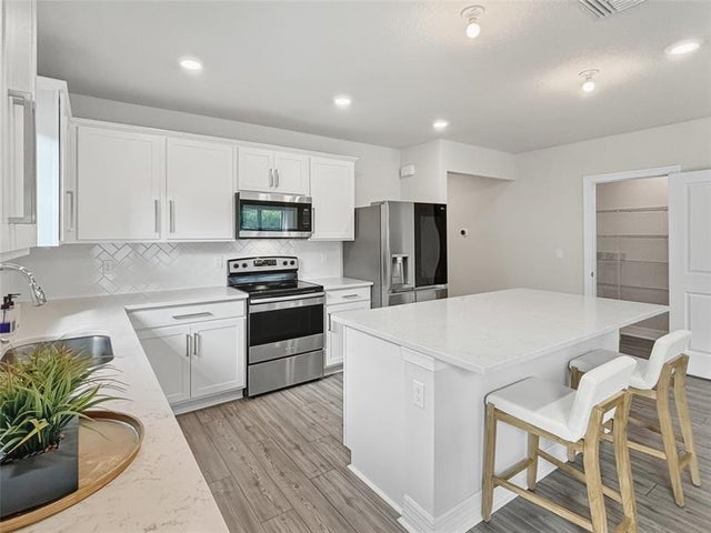 4 of 35 - 2960 Shortleaf Ave, Oakland Park, FL