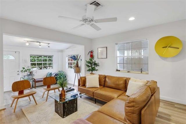1 of 21 - 421 Sw 12th Ct, Fort Lauderdale, FL