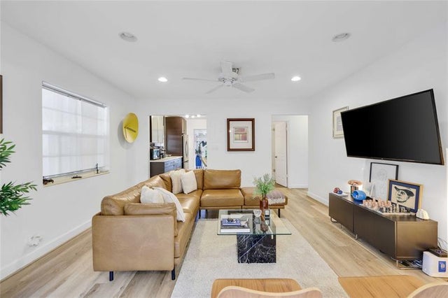 3 of 21 - 421 Sw 12th Ct, Fort Lauderdale, FL