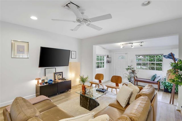4 of 21 - 421 Sw 12th Ct, Fort Lauderdale, FL