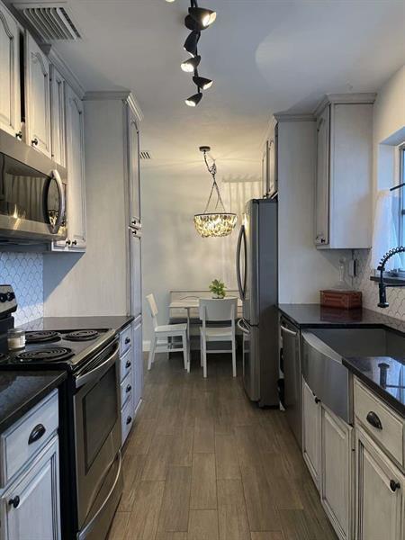 4 of 24 - 817 Buttonwood Rd, North Palm Beach, FL