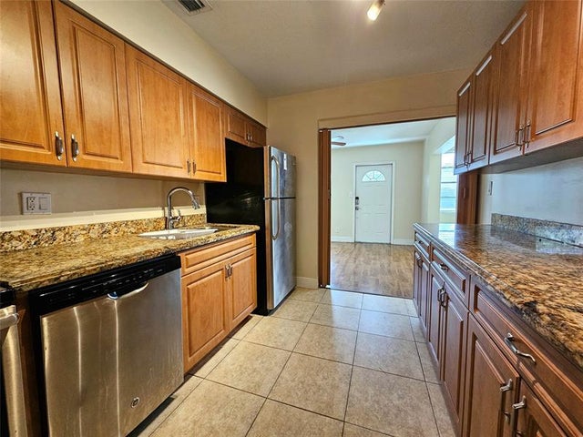 4 of 32 - 1340 Sw 32nd Ave, Fort Lauderdale, FL